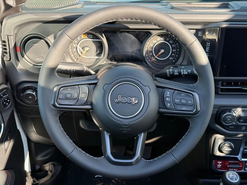 Jeep Wrangler Vehicle Full-screen Gallery Image 14