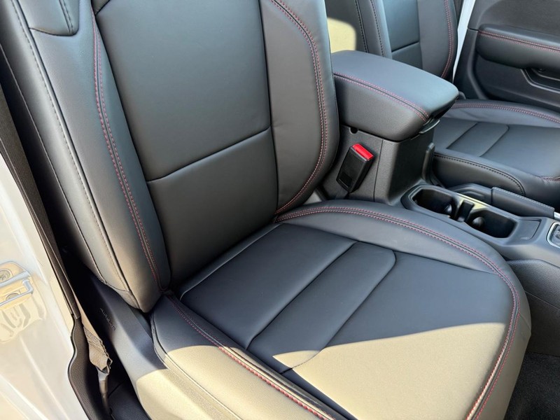 Jeep Wrangler Vehicle Full-screen Gallery Image 16