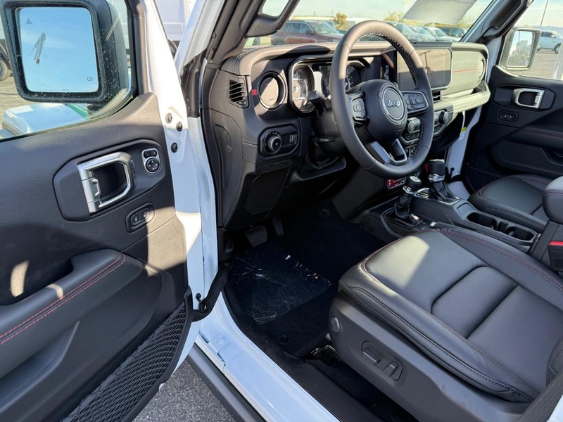 Jeep Wrangler Vehicle Full-screen Gallery Image 17