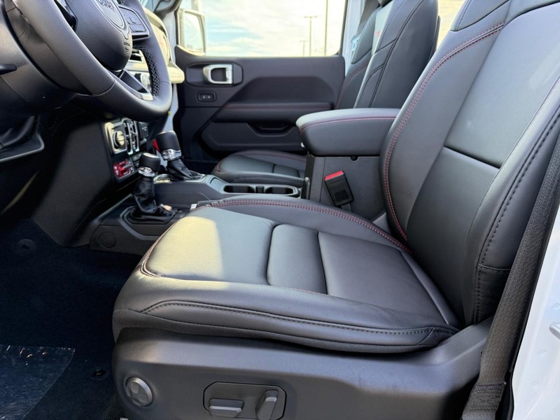 Jeep Wrangler Vehicle Full-screen Gallery Image 18