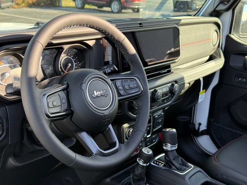 Jeep Wrangler Vehicle Full-screen Gallery Image 19