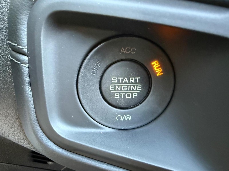 Jeep Wrangler Vehicle Full-screen Gallery Image 22