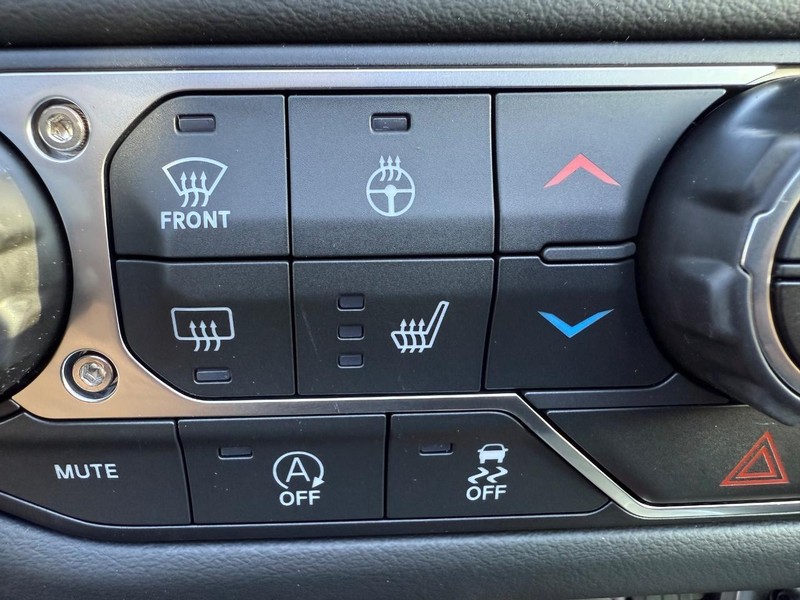 Jeep Wrangler Vehicle Full-screen Gallery Image 23