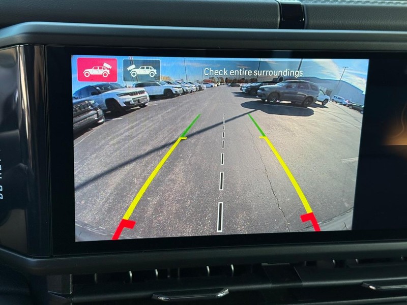 Jeep Wrangler Vehicle Full-screen Gallery Image 25