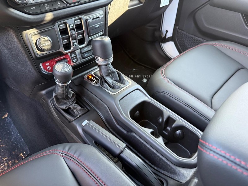 Jeep Wrangler Vehicle Full-screen Gallery Image 27