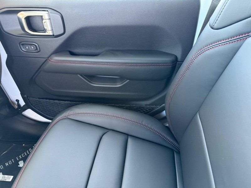 Jeep Wrangler Vehicle Full-screen Gallery Image 28