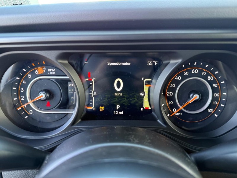 Jeep Wrangler Vehicle Full-screen Gallery Image 30