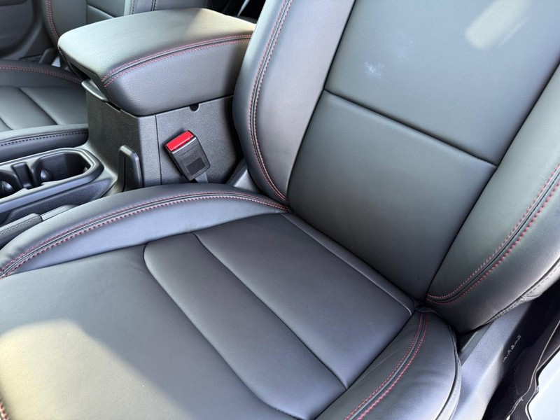 Jeep Wrangler Vehicle Full-screen Gallery Image 32