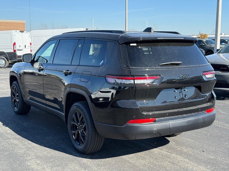 Jeep Grand Cherokee L Vehicle Full-screen Gallery Image 5