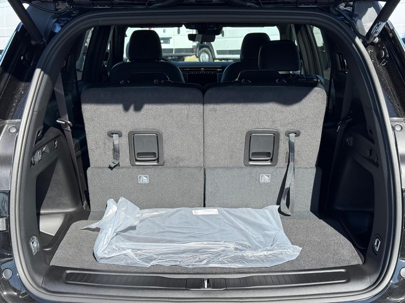 Jeep Grand Cherokee L Vehicle Full-screen Gallery Image 7