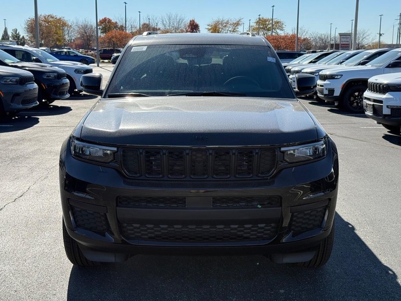 Jeep Grand Cherokee L Vehicle Full-screen Gallery Image 10