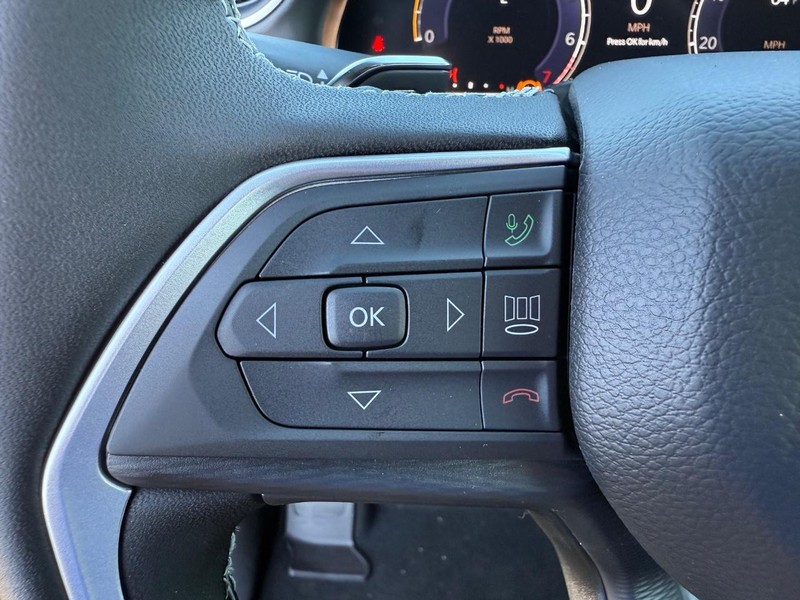 Jeep Grand Cherokee L Vehicle Full-screen Gallery Image 22