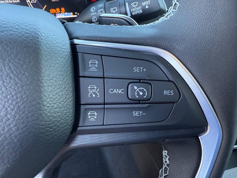 Jeep Grand Cherokee L Vehicle Full-screen Gallery Image 23