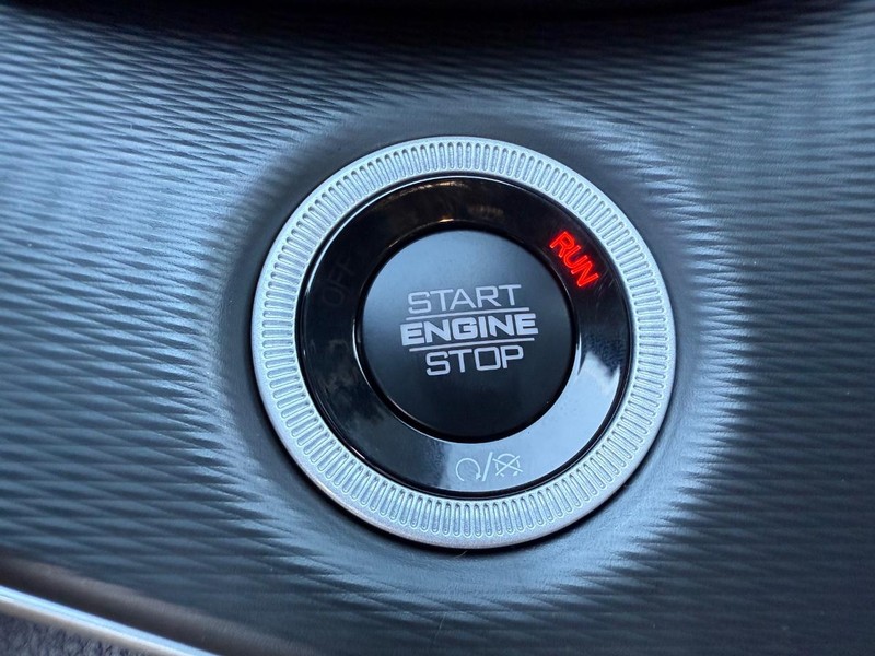 Jeep Grand Cherokee L Vehicle Full-screen Gallery Image 24