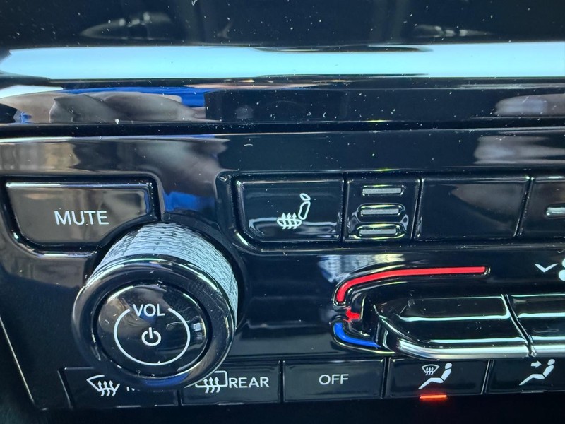 Jeep Grand Cherokee L Vehicle Full-screen Gallery Image 25