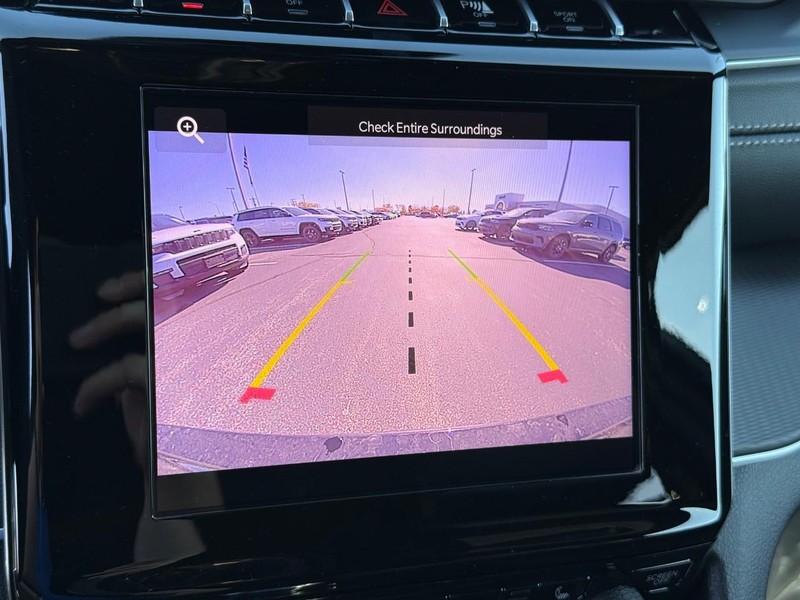 Jeep Grand Cherokee L Vehicle Full-screen Gallery Image 27