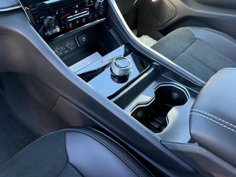 Jeep Grand Cherokee L Vehicle Full-screen Gallery Image 29