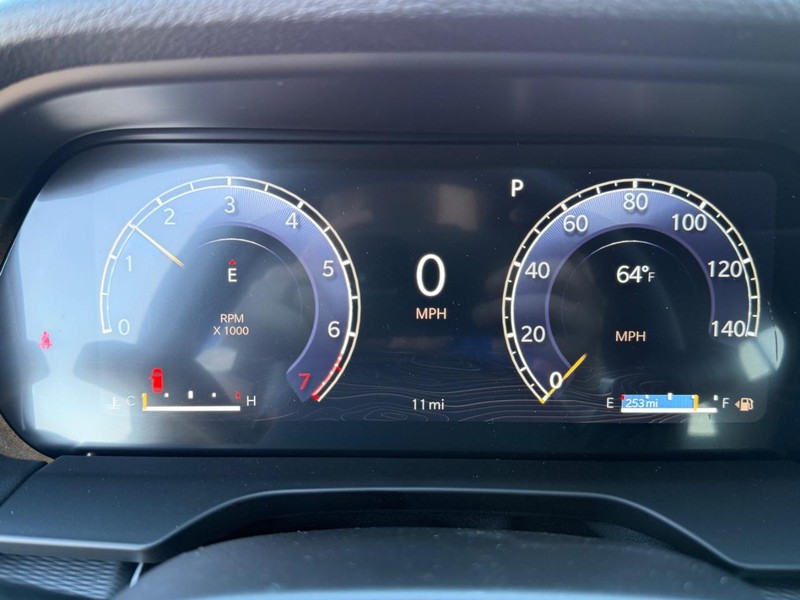 Jeep Grand Cherokee L Vehicle Full-screen Gallery Image 32