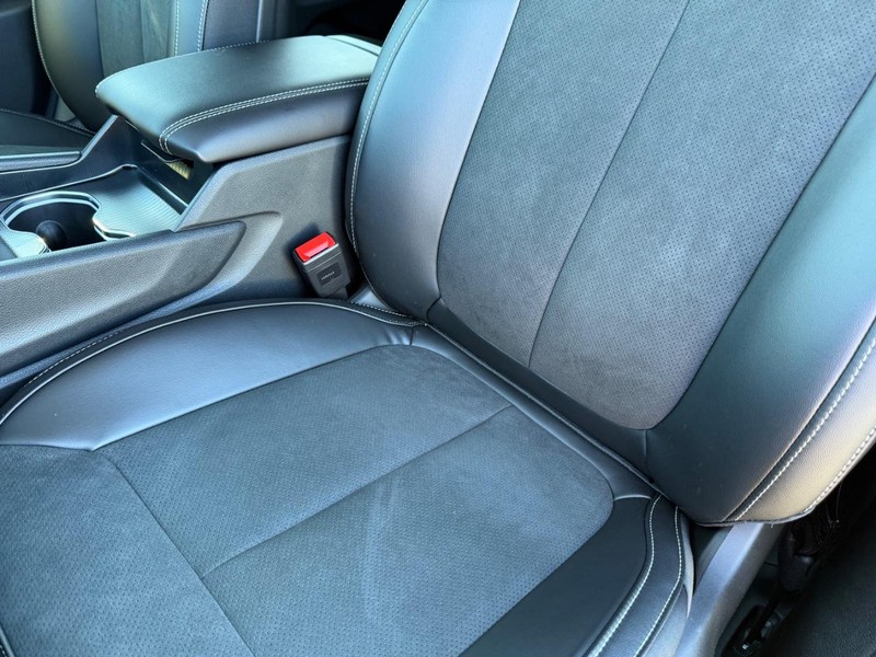 Jeep Grand Cherokee L Vehicle Full-screen Gallery Image 34