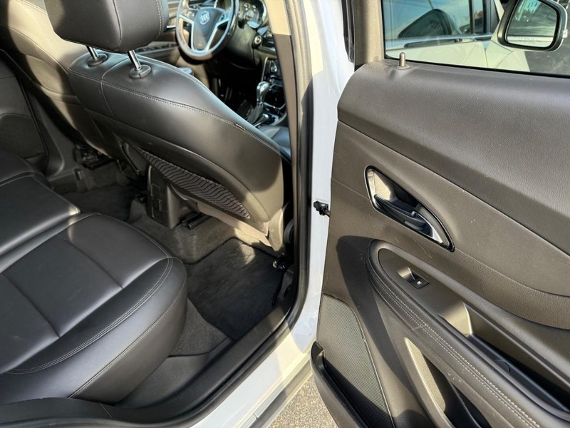 Buick Encore Vehicle Full-screen Gallery Image 11