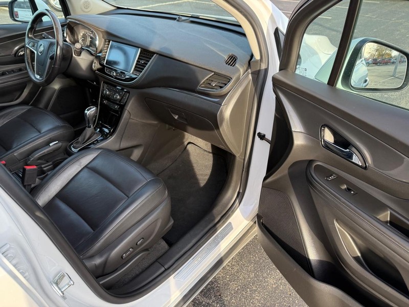 Buick Encore Vehicle Full-screen Gallery Image 15