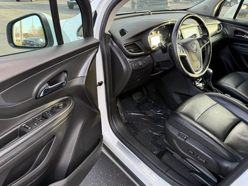 Buick Encore Vehicle Full-screen Gallery Image 17