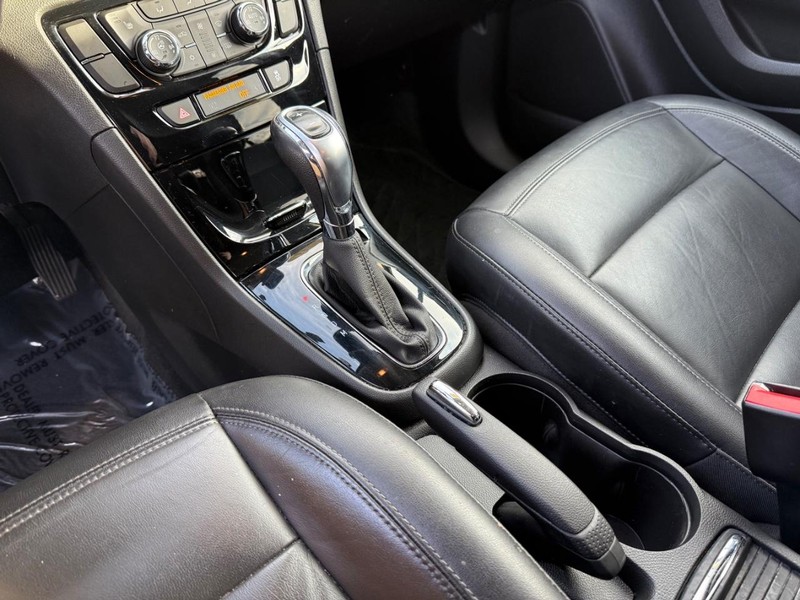 Buick Encore Vehicle Full-screen Gallery Image 27