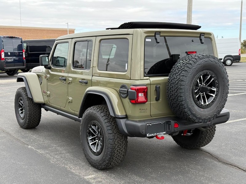 Jeep Wrangler Vehicle Full-screen Gallery Image 5