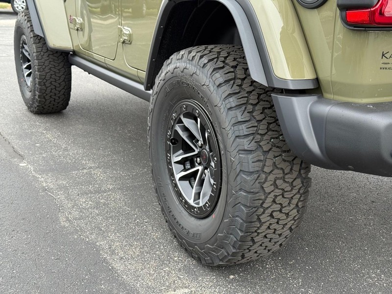 Jeep Wrangler Vehicle Full-screen Gallery Image 6