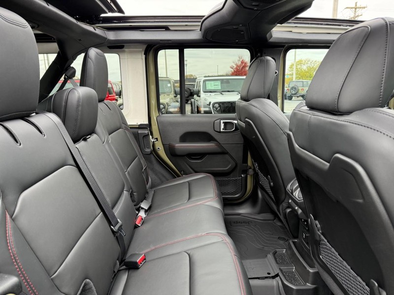 Jeep Wrangler Vehicle Full-screen Gallery Image 10