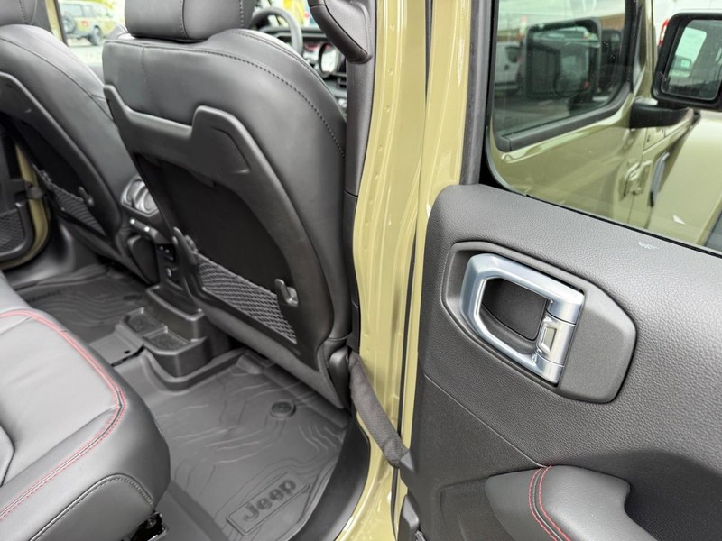 Jeep Wrangler Vehicle Full-screen Gallery Image 11