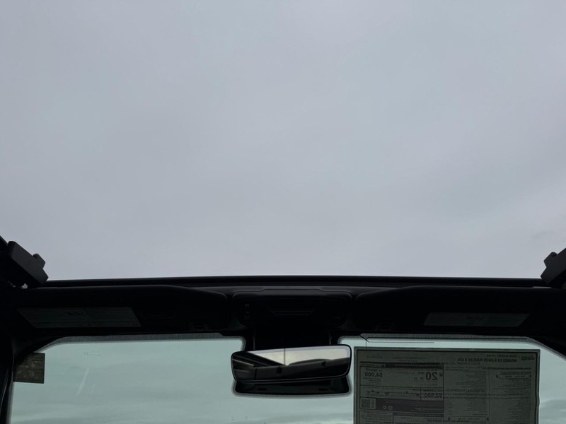 Jeep Wrangler Vehicle Full-screen Gallery Image 12