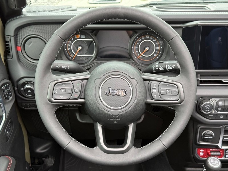 Jeep Wrangler Vehicle Full-screen Gallery Image 14