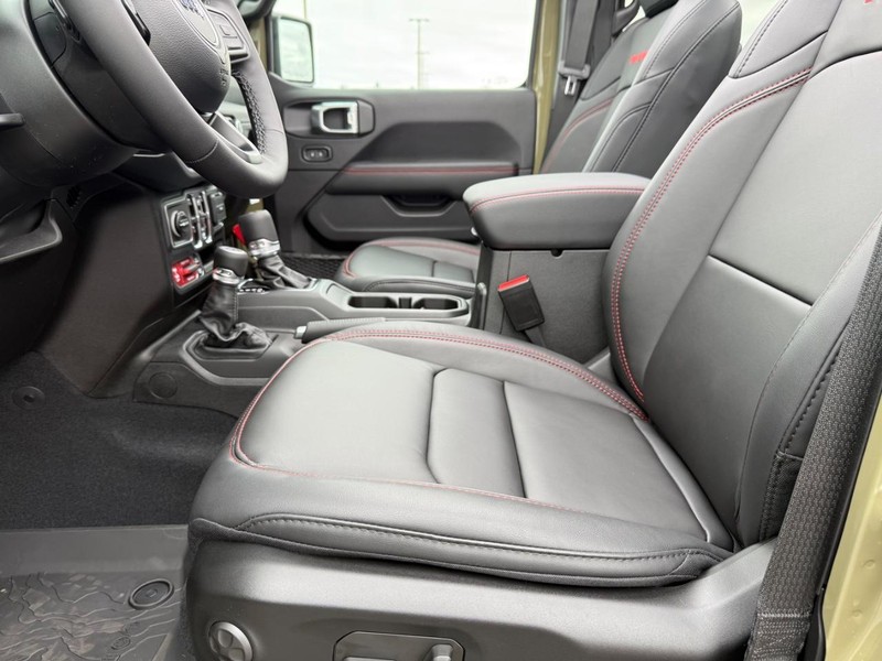 Jeep Wrangler Vehicle Full-screen Gallery Image 18