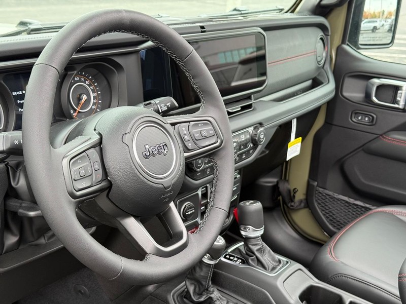 Jeep Wrangler Vehicle Full-screen Gallery Image 19