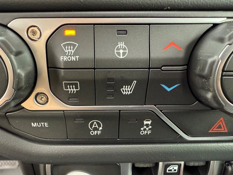 Jeep Wrangler Vehicle Full-screen Gallery Image 23