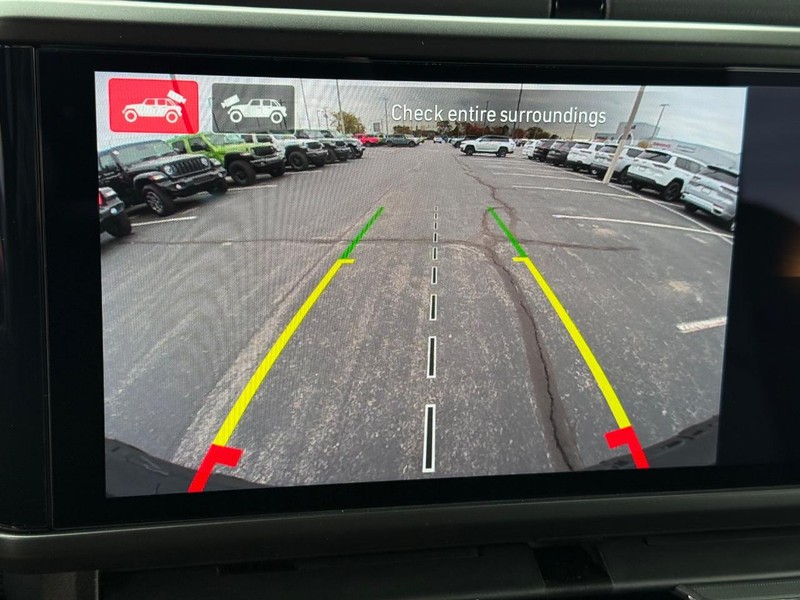 Jeep Wrangler Vehicle Full-screen Gallery Image 25