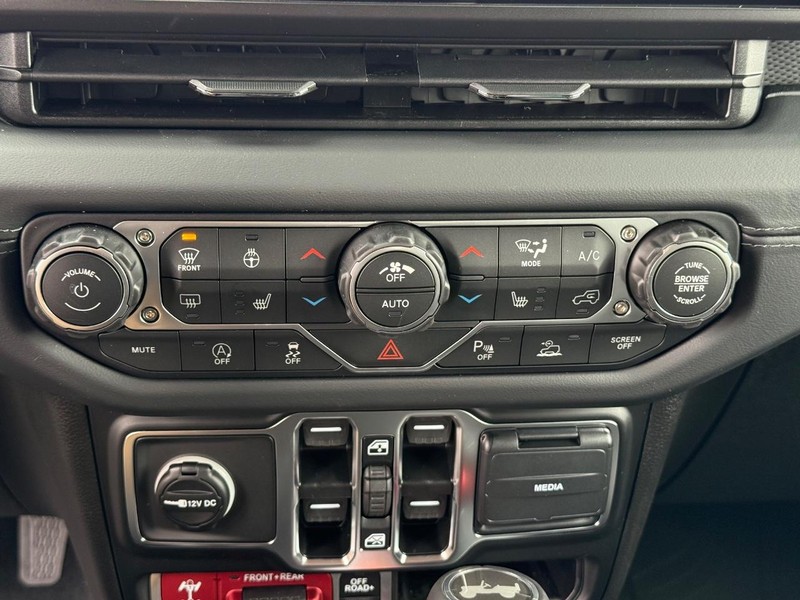 Jeep Wrangler Vehicle Full-screen Gallery Image 26