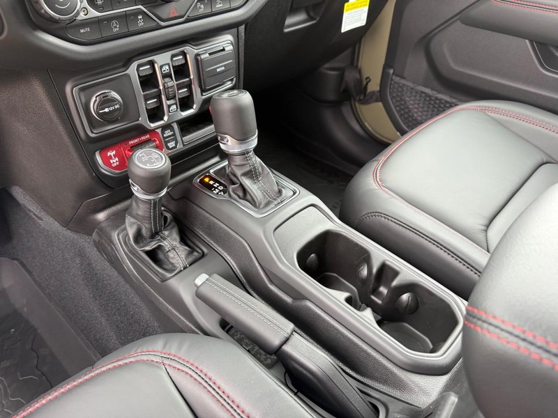 Jeep Wrangler Vehicle Full-screen Gallery Image 27