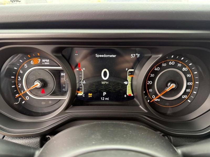 Jeep Wrangler Vehicle Full-screen Gallery Image 30