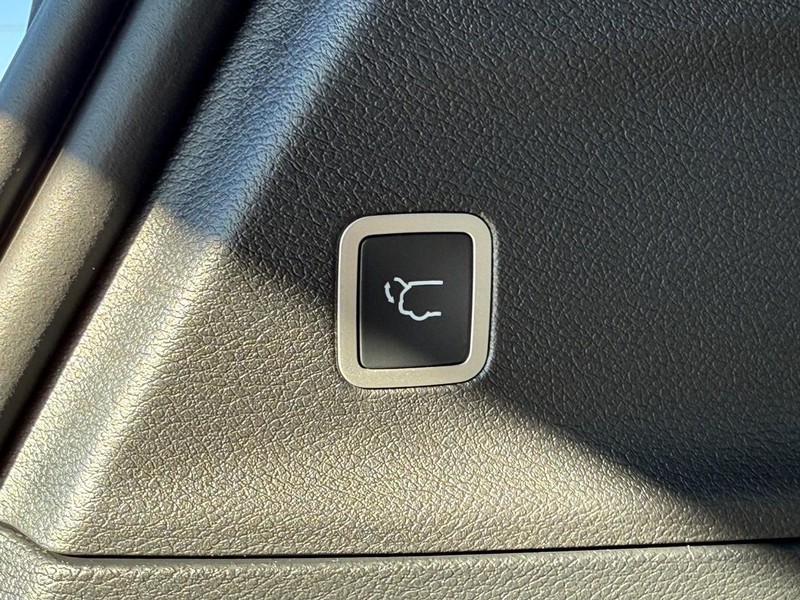 Chrysler Pacifica Vehicle Full-screen Gallery Image 8