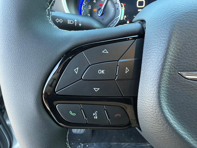 Chrysler Pacifica Vehicle Full-screen Gallery Image 21