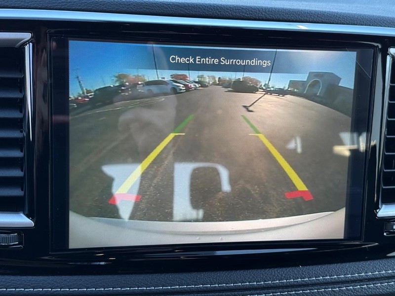 Chrysler Pacifica Vehicle Full-screen Gallery Image 25