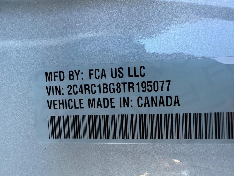 Chrysler Pacifica Vehicle Full-screen Gallery Image 32