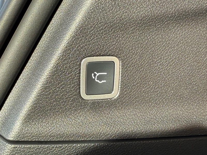 Chrysler Pacifica Vehicle Full-screen Gallery Image 8