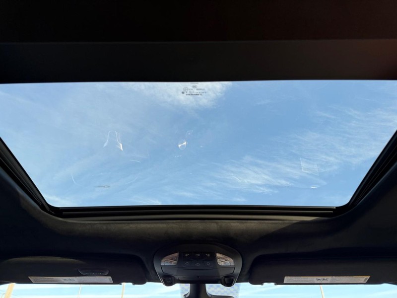 Chrysler Pacifica Vehicle Full-screen Gallery Image 14