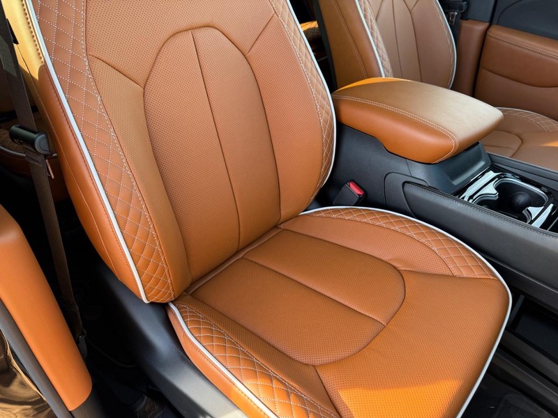 Chrysler Pacifica Vehicle Full-screen Gallery Image 18