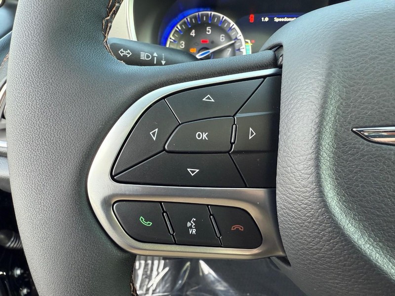 Chrysler Pacifica Vehicle Full-screen Gallery Image 22