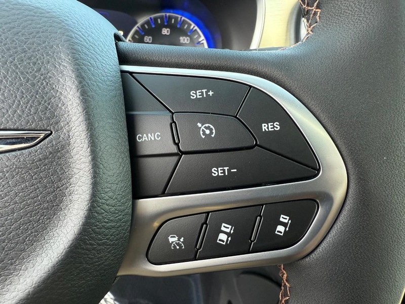 Chrysler Pacifica Vehicle Full-screen Gallery Image 23