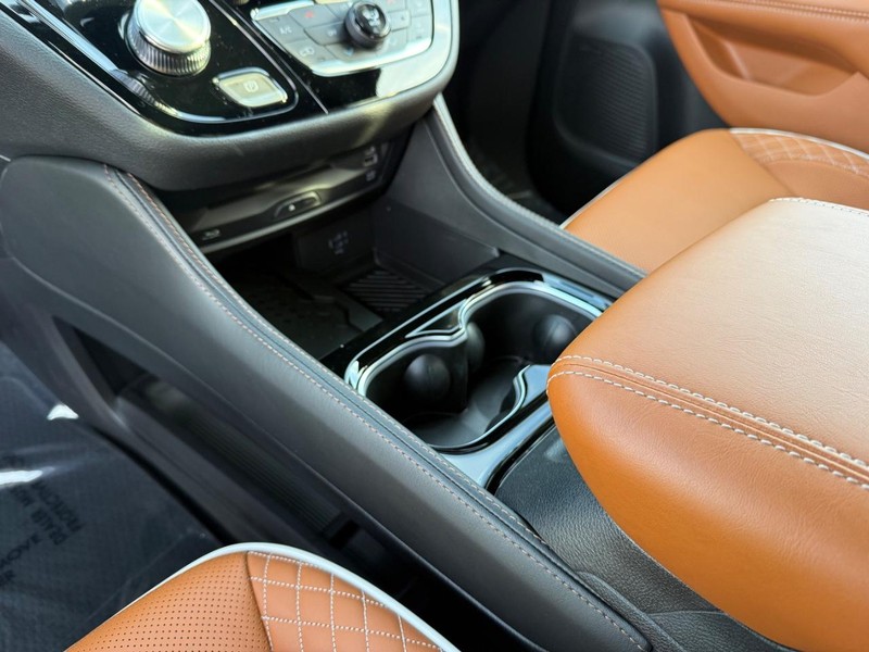 Chrysler Pacifica Vehicle Full-screen Gallery Image 28